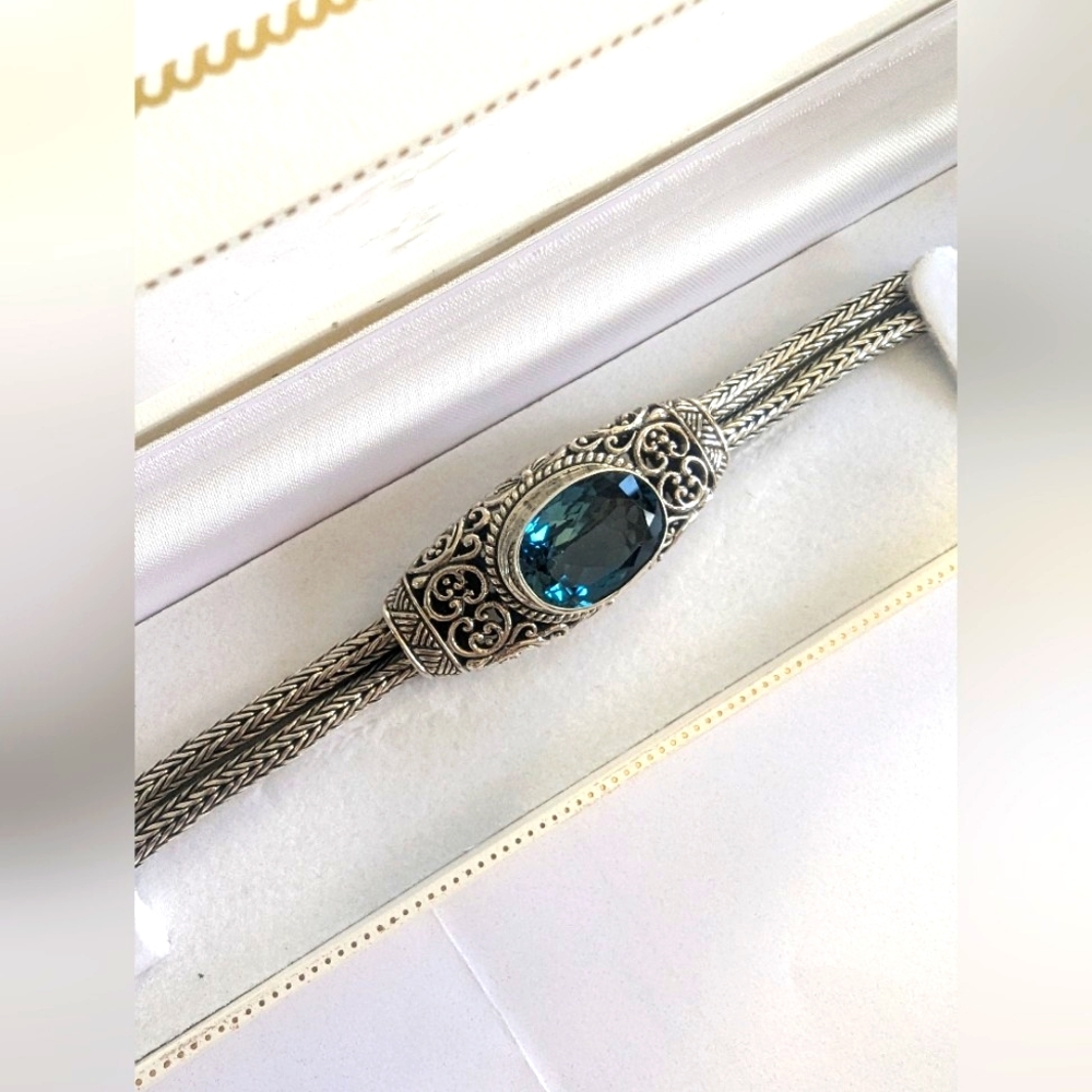 NIB💙 London Blue Topaz Silver Bracelet